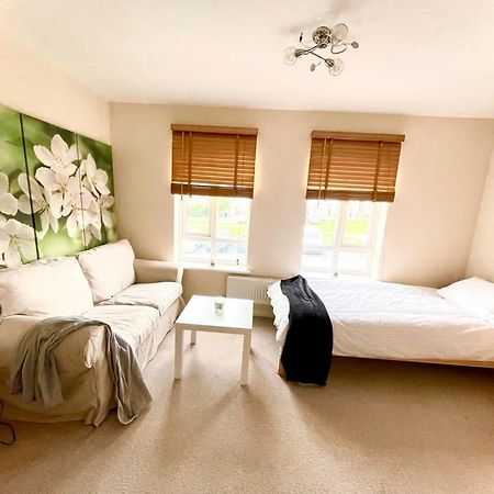 Lakeside Stylish 3 Bedroom House Grays Экстерьер фото