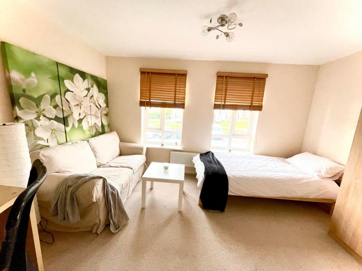 Lakeside Stylish 3 Bedroom House Grays Экстерьер фото