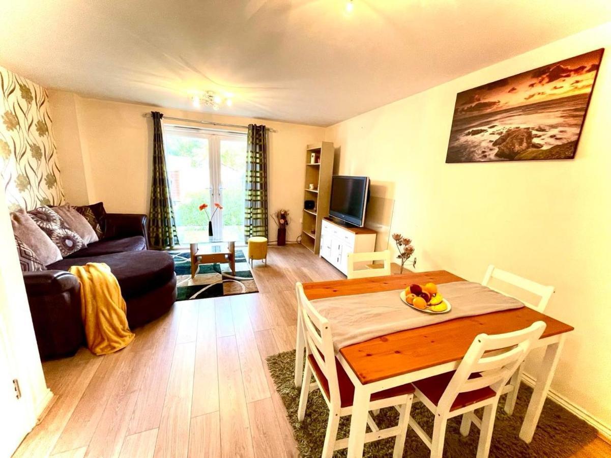 Lakeside Stylish 3 Bedroom House Grays Экстерьер фото