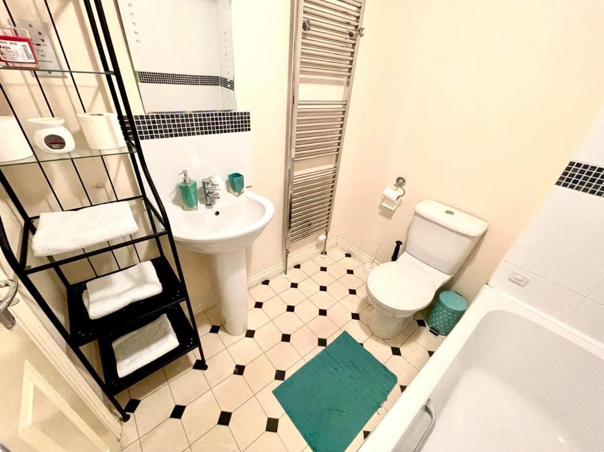 Lakeside Stylish 3 Bedroom House Grays Экстерьер фото